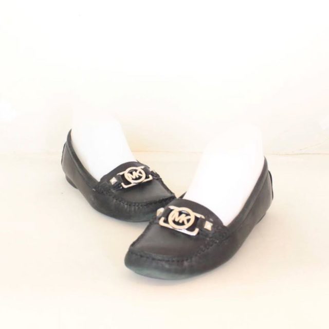 MICHAEL KORS Black Leather Loafers US 7.5 EU 37.5 25245 a