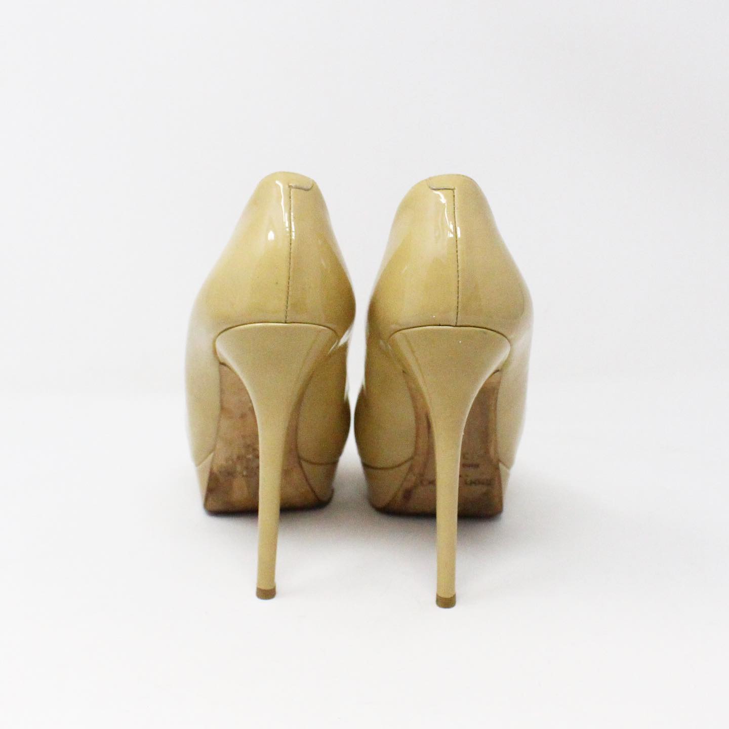 Patent leather heels Louis Vuitton Beige size 8.5 US in Patent