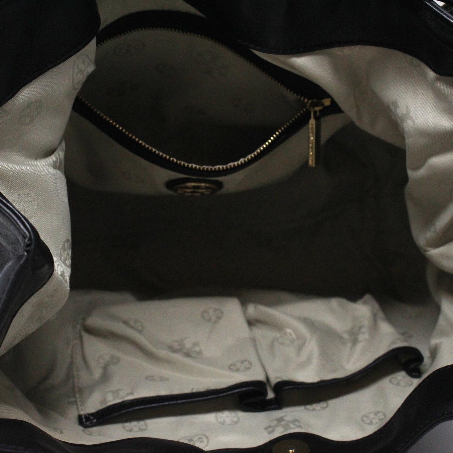 Leather handbag Tory Burch Black in Leather - 25092160