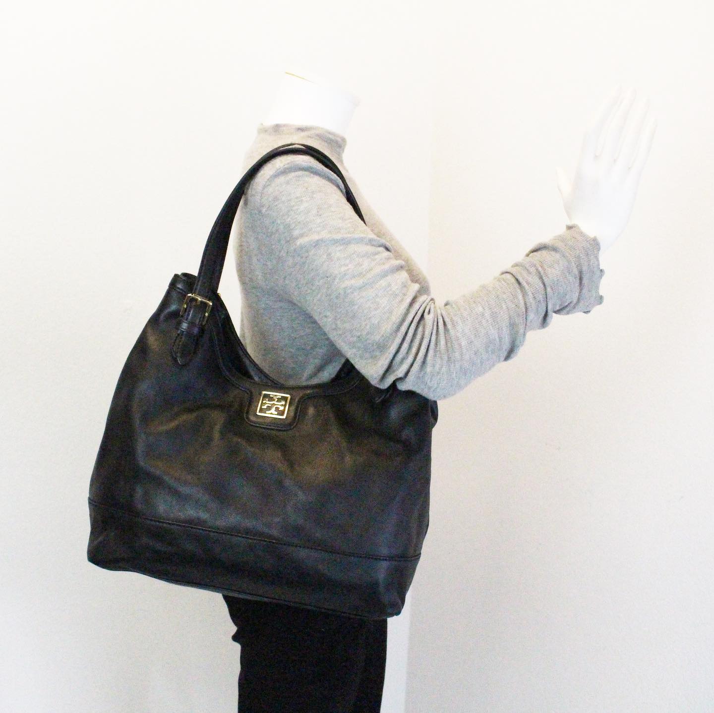 TORY BURCH #31225 Black Leather Shoulder Bag