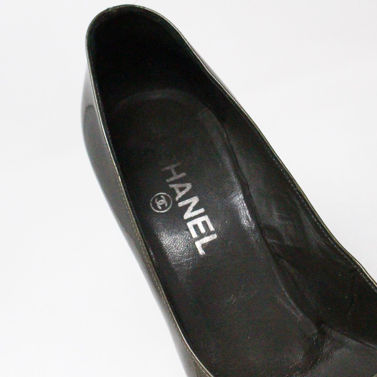 Chanel 2.55 Chain Loafers 37 Patent Leather Cc Logo Formal Shoes CC-S0829-0006  at 1stDibs