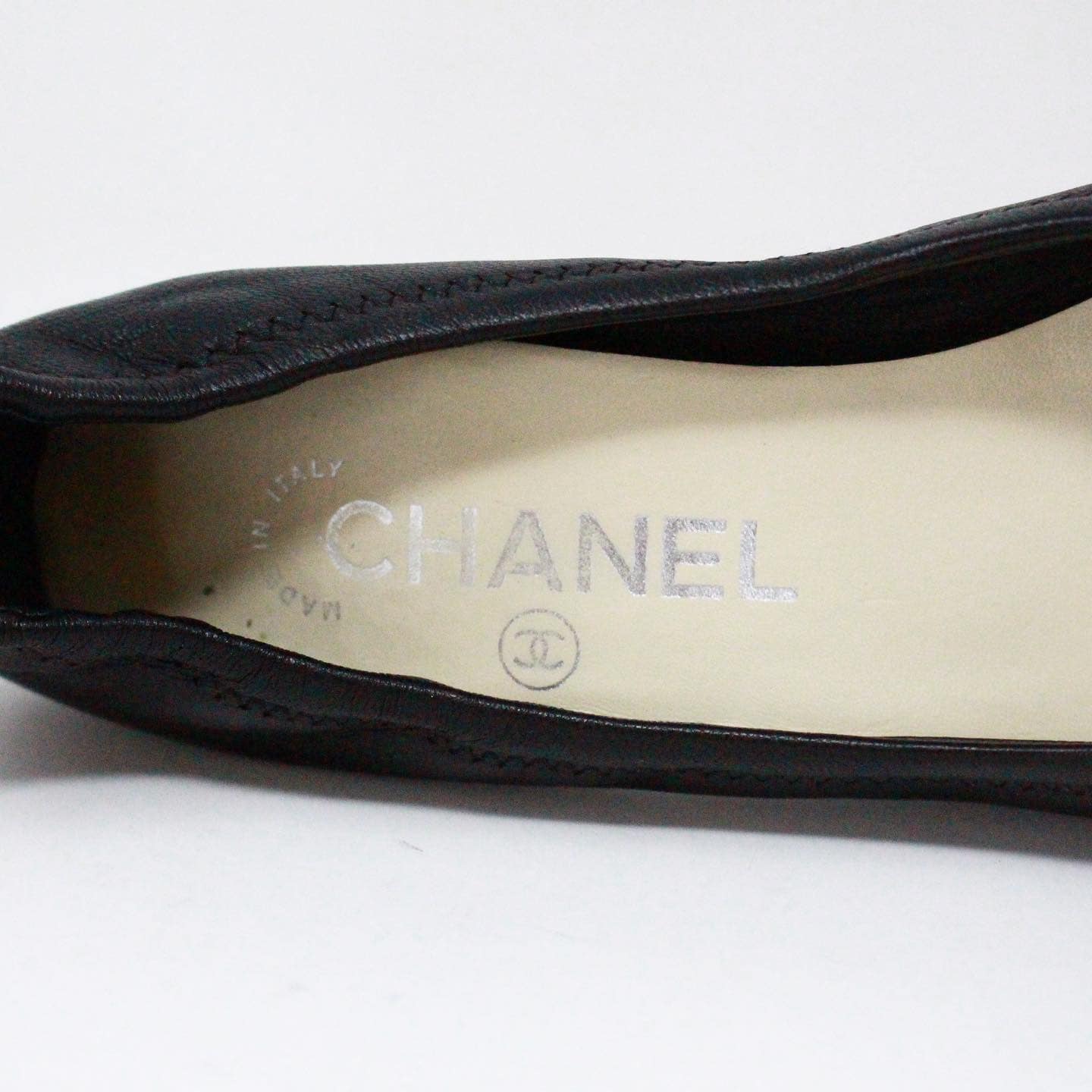 CHANEL #38036 Black Leather CC Cap Toe Heels (US 6.5 EU 36.5) – ALL YOUR  BLISS