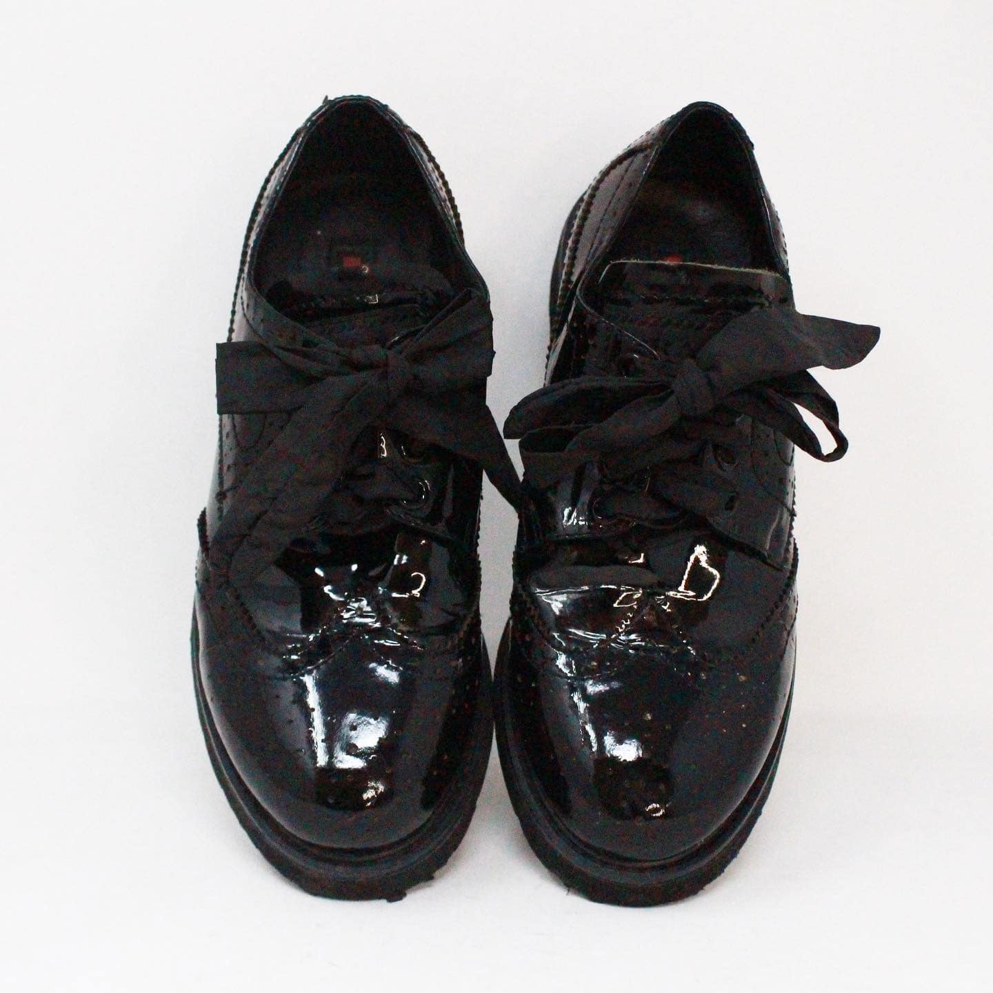 Patent leather trainers Louis Vuitton White size 39 EU in Patent