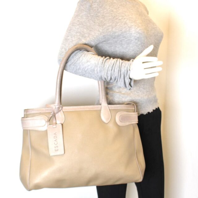 ESCADA #41725 Grey Leather Shoulder Bag 9