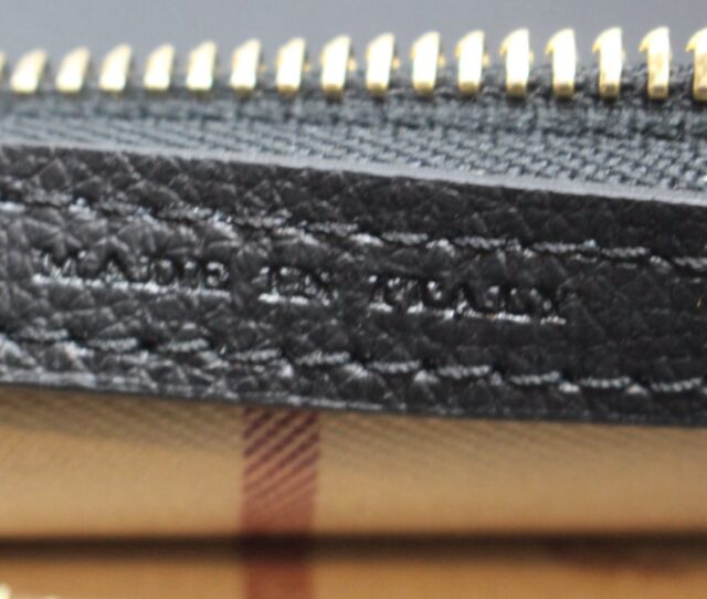 BURBERRY #DDZ2B3 Leather Wristlet Pouch