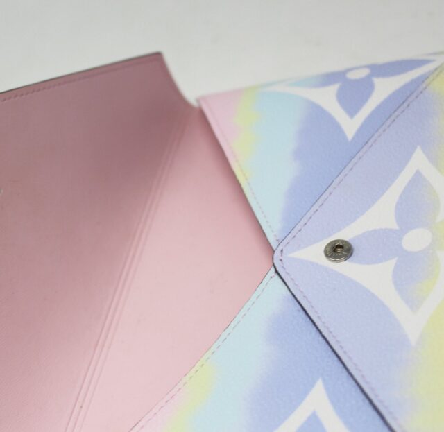 LOUIS VUITTON #BNJV4K Escale Ombre Envelope Pouch