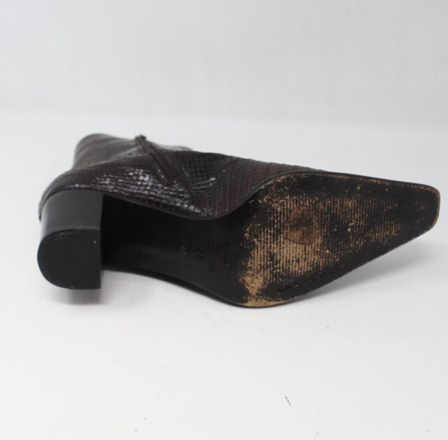 VS #6N4G65 Embossed Ankle Boots Size 6