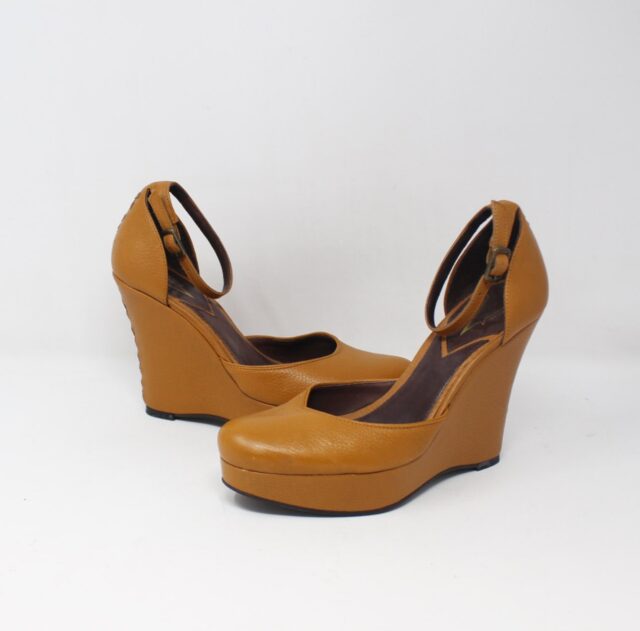 VINCE CAMUTO #QR3BQN Platform Sandals Size 6