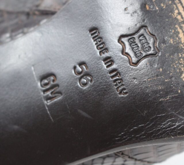 VS #6N4G65 Embossed Ankle Boots Size 6