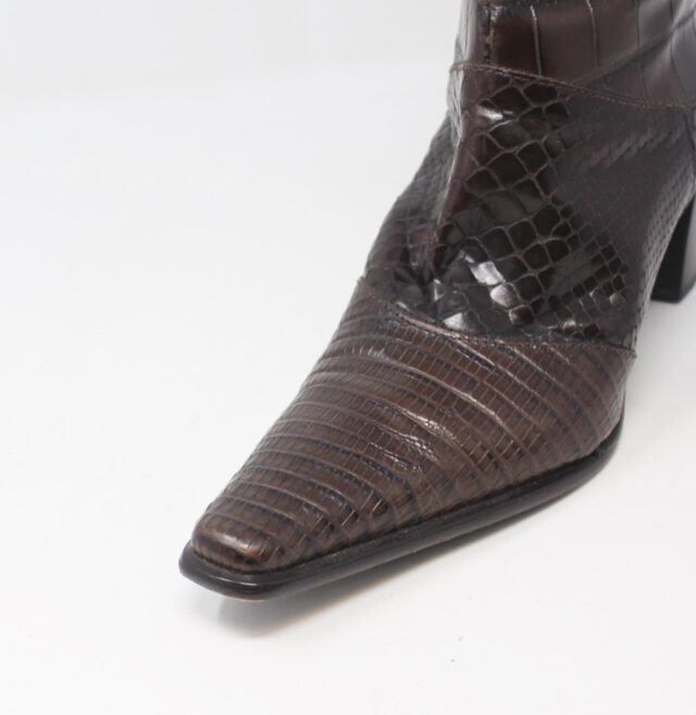 VS #6N4G65 Embossed Ankle Boots Size 6