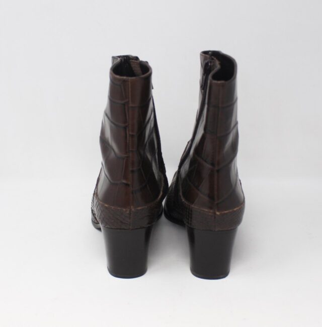 VS #6N4G65 Embossed Ankle Boots Size 6