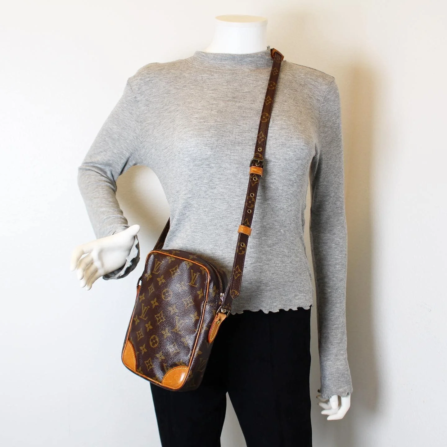 LOUIS VUITTON #42937 Monogram Canvas Danube Crossbody 8